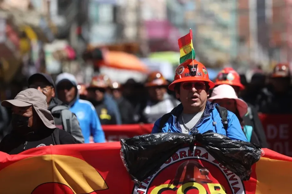 Organizaciones de Bolivia continúan protestas y exigen renuncia del presidente Rodrigo Paz