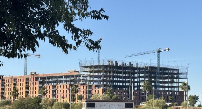 La Junta está sustituyendo empleo público por contratación externa en precario para la gestión de la vivienda pública andaluza