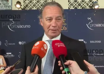 Bertín Osborne llama a FACUA «retrasados» y «gilipollas» mientras su teleco elimina la publicidad engañosa y el test de velocidad fake