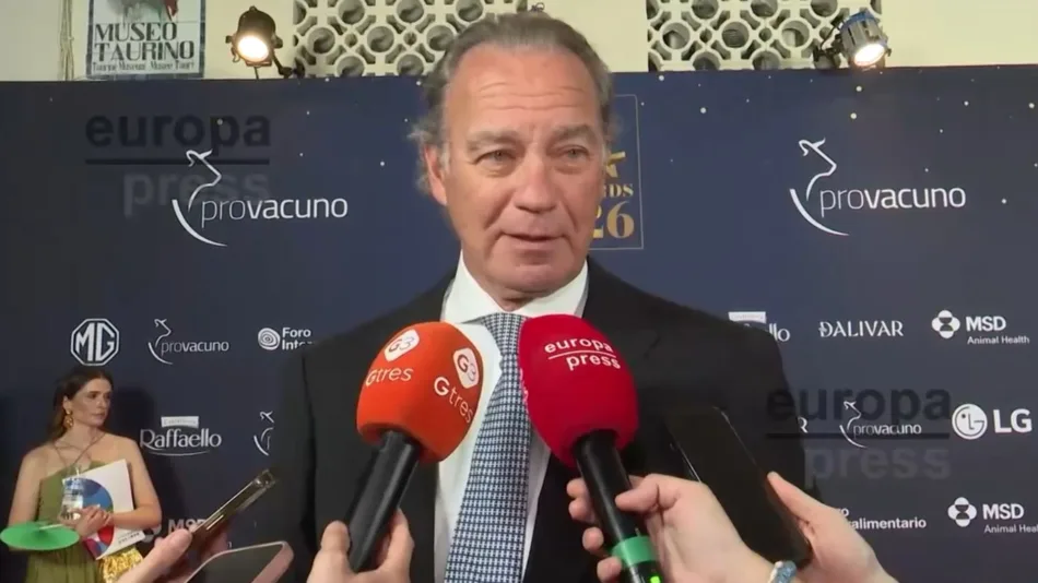 Bertín Osborne llama a FACUA «retrasados» y «gilipollas» mientras su teleco elimina la publicidad engañosa y el test de velocidad fake