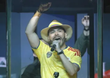 Elecciones Colombia: Tribunal ordena retirar propaganda de De la Espriella por uso de símbolos patrios