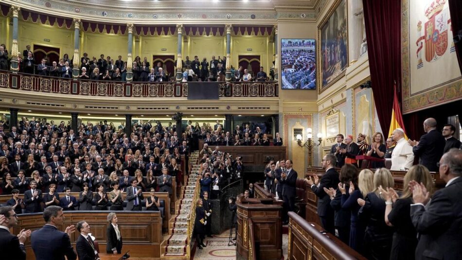 Europa Laica califica de «retroceso democrático» la sumisión de las Cortes Generales ante el discurso del papa