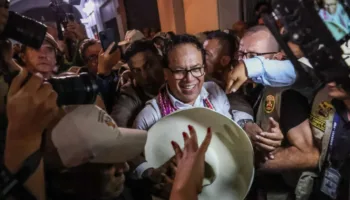 Perú: Sánchez aventaja a Fujimori por más de 42.000 votos mientras prosigue el escrutinio