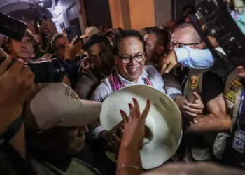 Perú: Sánchez aventaja a Fujimori por más de 42.000 votos mientras prosigue el escrutinio