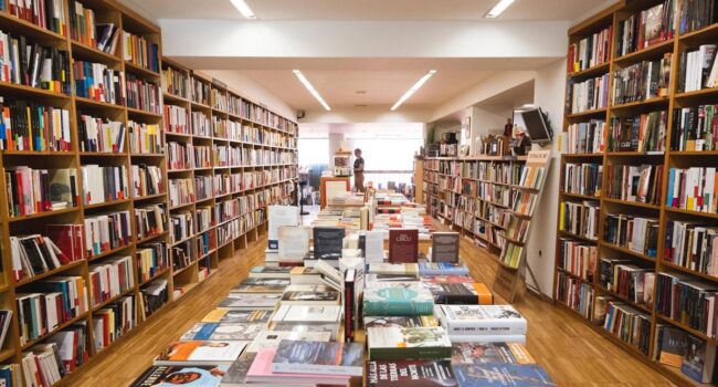 Ocho librerías de Andalucía acogerán entre junio y octubre encuentros entre autores dentro del programa ‘Afinidades electivas’