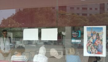 Una familia de refugiados sirios, con tres niños y padre discapacitado, abandonada en plena calle por el Ayuntamiento de Sevilla y por el Sistema de Acogida y Protección Internacional