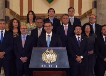 Crisis en Bolivia: Renuncian ministros de Defensa y Educación en medio de protestas