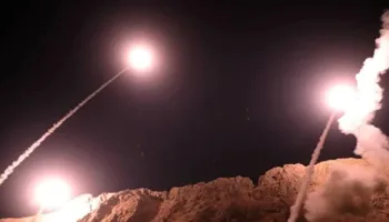 Irán lanza misiles a bases en Kuwait y Bahréin tras ataque de EE.UU.