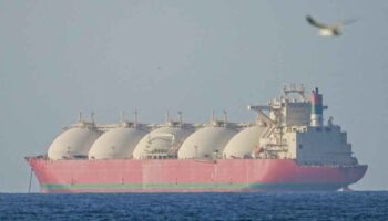 Irán recauda millones de dólares por barcos que transitan Ormuz
