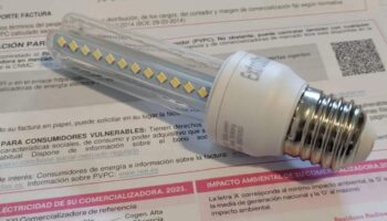 24% de subida: el usuario medio pagará 15 euros más por la factura de la luz de mayo, según el análisis de FACUA