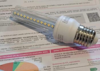 24% de subida: el usuario medio pagará 15 euros más por la factura de la luz de mayo, según el análisis de FACUA