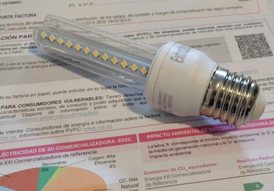 24% de subida: el usuario medio pagará 15 euros más por la factura de la luz de mayo, según el análisis de FACUA