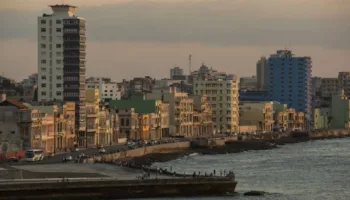 Cuba aprueba paquete de 176 reformas para dinamizar economía en medio de reforzado bloqueo de EE.UU.