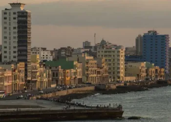 Cuba aprueba paquete de 176 reformas para dinamizar economía en medio de reforzado bloqueo de EE.UU.