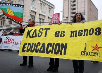 Convocan movilización nacional en rechazo a megarreforma de Kast en Chile