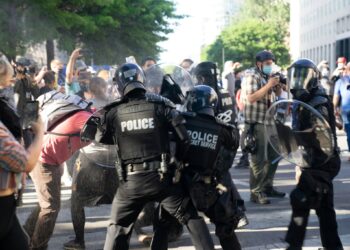 Los derechos laborales bajo ataque: el avance global de la represión antisindical