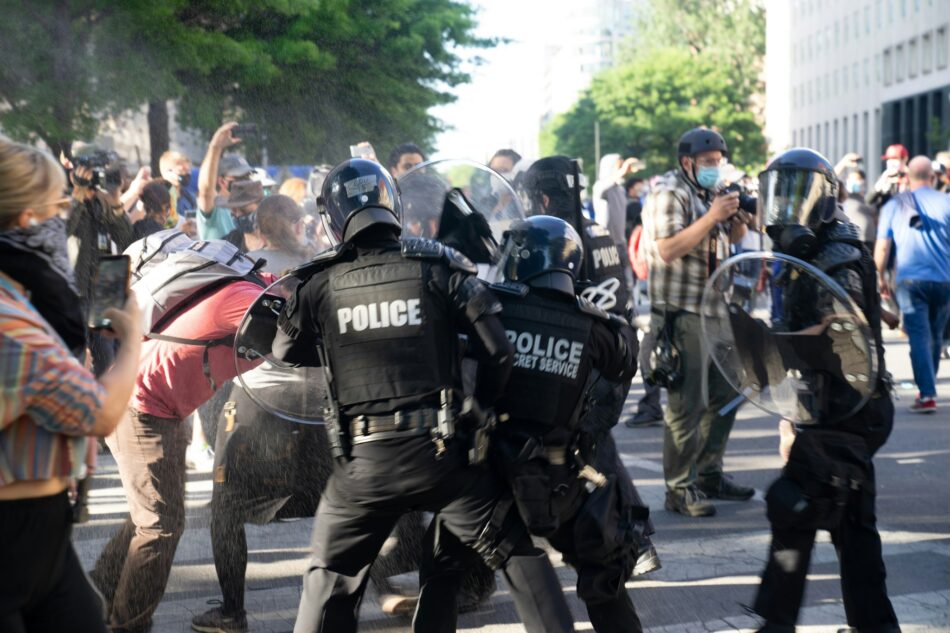 Los derechos laborales bajo ataque: el avance global de la represión antisindical