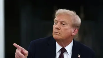 Trump arremete contra The New York Times por críticas a guerra contra Irán