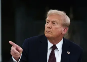 Trump arremete contra The New York Times por críticas a guerra contra Irán
