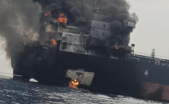 Irán avisa de explosión de petrolero que usó ruta insegura en Ormuz