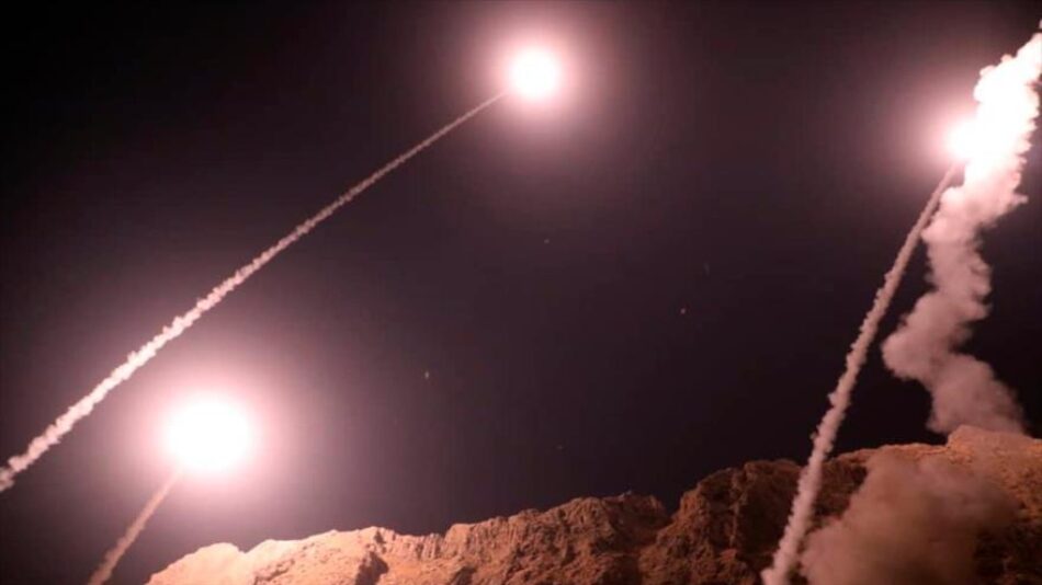 Irán destruye F-15 de EEUU en Jordania y ataca centro de datos de Amazon en Baréin