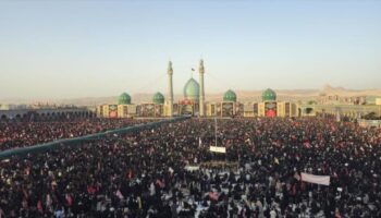 Comienzan en Qom las ceremonias fúnebres por el Líder mártir de Irán, el ayatolá Seyed Ali Jamenei