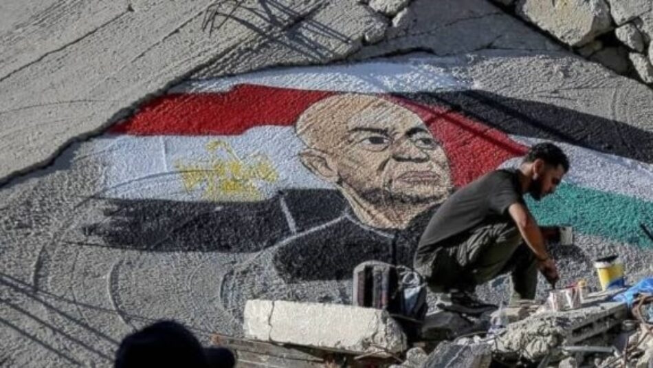 Mural en Gaza rinde homenaje al entrenador de Egipto Hossam Hassan