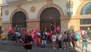 Las trabajadoras de limpieza urbana de Sagunto se preparan para una huelga indefinida el 15 de julio por un convenio justo después del bloqueo de la negociación