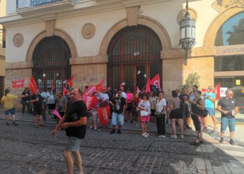 Las trabajadoras de limpieza urbana de Sagunto se preparan para una huelga indefinida el 15 de julio por un convenio justo después del bloqueo de la negociación