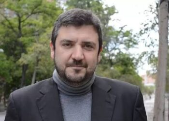 Álvaro Aguilera presenta «Crónica sentimental del nuevo régimen» en Conil