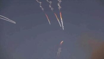 Irán ataca instalaciones de EEUU en Baréin y sus radares estratégicos en Omán