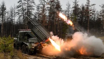 Rusia ataca dos buques que llevaban suministros a fuerzas de Ucrania