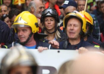 «Reclamamos la Ley Básica de Bomberos y Bomberas»