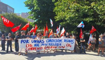 CIG-Servizos mobilízase en Compostela por condicións dignas e salarios xustos para o persoal da hostalaría