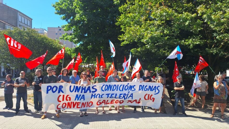 CIG-Servizos mobilízase en Compostela por condicións dignas e salarios xustos para o persoal da hostalaría