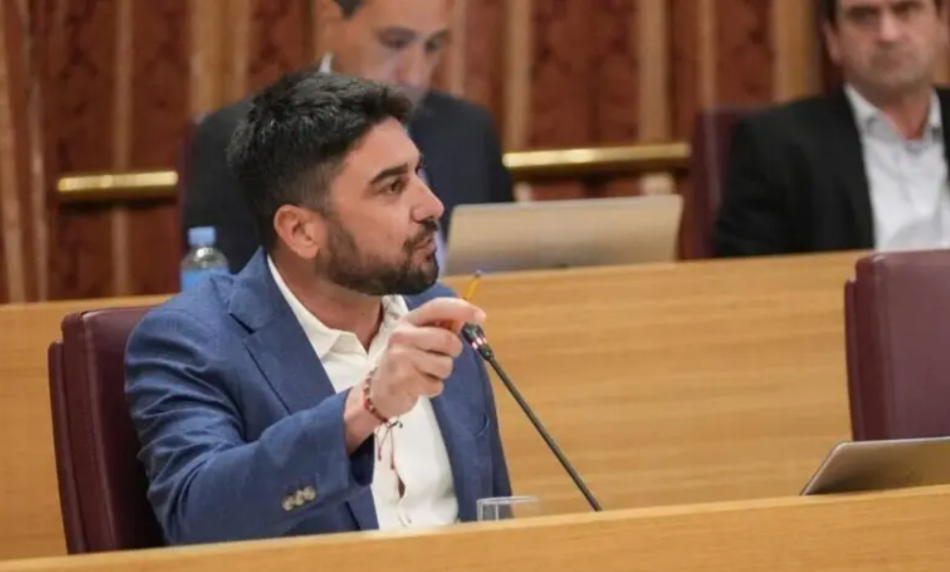IU exige al alcalde de Sevilla que “no se apague por vacaciones” y active un plan de emergencia ante los cortes de luz