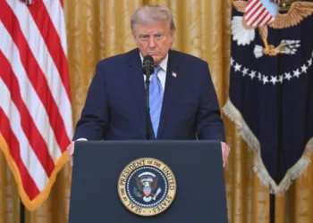 Condenan nuevas restricciones de Trump a visas de periodistas internacionales