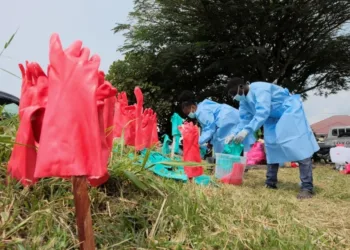 Brote de ébola en Congo eleva riesgo por malaria y otras enfermedades