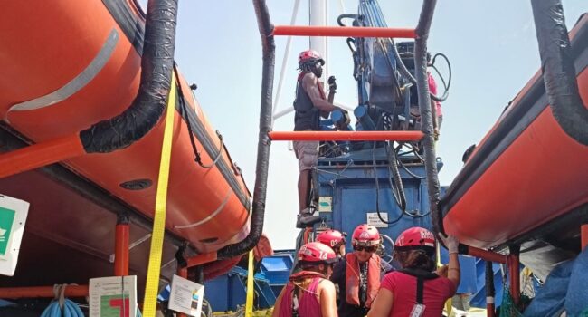 El Aita Mari denuncia el bloqueo operativo en el Mediterráneo central tras casi dos semanas de misión