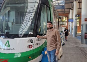 IU Sevilla denuncia que la Junta vuelve a recortar en verano el servicio de autobuses interurbanos y abandona a miles de usuarios del área metropolitana