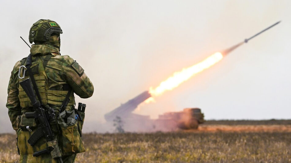 Rusia bombardea buques con armamento e infraestructura portuaria de Ucrania