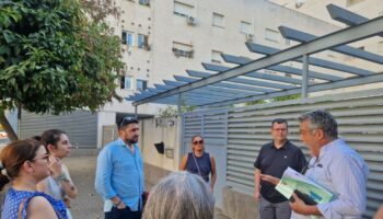 IU exige a EMVISESA un plan urgente de mantenimiento en Estrella Vega 9-11 tras comprobar “años de abandono” en una promoción pública de vivienda