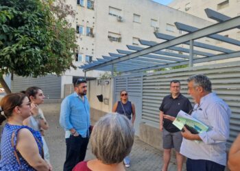 IU exige a EMVISESA un plan urgente de mantenimiento en Estrella Vega 9-11 tras comprobar “años de abandono” en una promoción pública de vivienda