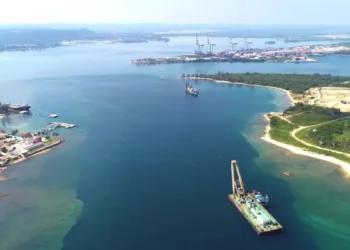 Miles de contenedores para Cuba están retenidos en el Caribe por bloqueo de EE.UU.