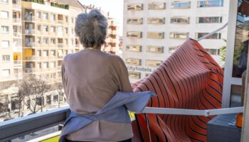 BComú empeny el Govern a destinar 8 M€ per aclimatar pisos i residències per a la gent gran