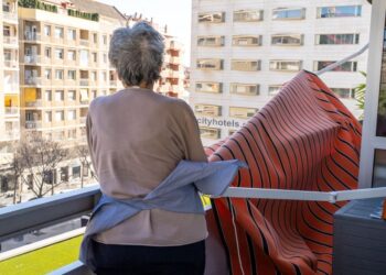 BComú empeny el Govern a destinar 8 M€ per aclimatar pisos i residències per a la gent gran