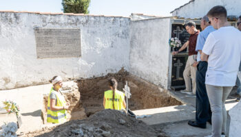 La Diputación de Cáceres garantiza la continuidad del proyecto de Villamesías tras localizar los primeros indicios de una fosa de la dictadura franquista