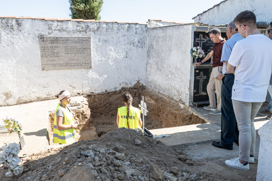 La Diputación de Cáceres garantiza la continuidad del proyecto de Villamesías tras localizar los primeros indicios de una fosa de la dictadura franquista