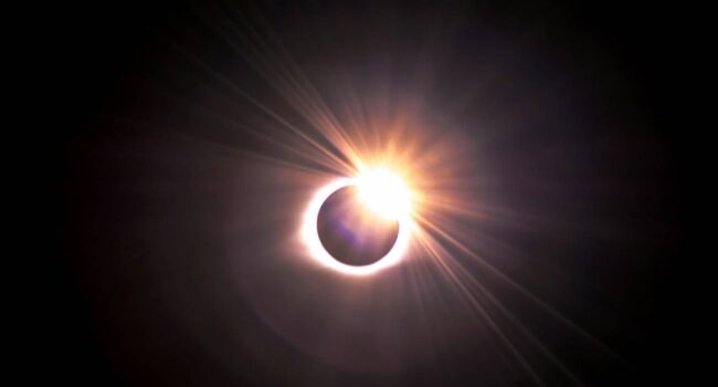 El Ministerio de Ciencia lanza un visor web para localizar y disfrutar del eclipse solar con seguridad