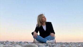 Laura Sebastiá, autora de la novela “Los hijos del vacío”: “Escribo para que, al cerrar el libro, el lector no pueda seguir mirando hacia otro lado”